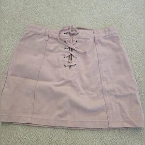 Arrive in style at every summer event in this cute mini skirt!